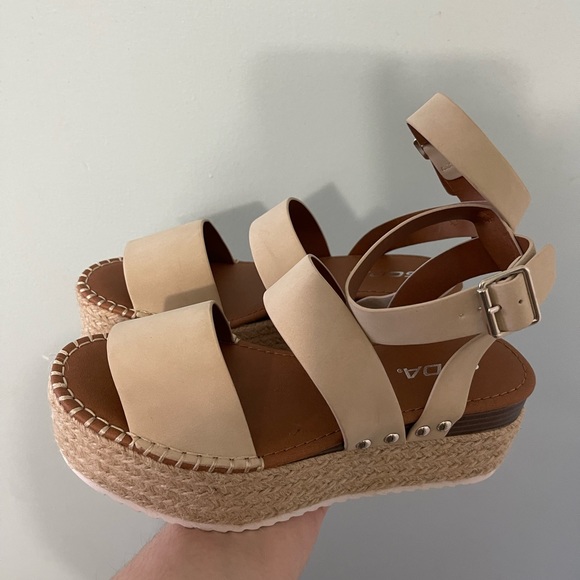 Tan Platform wedge espadrilles - Picture 3 of 11